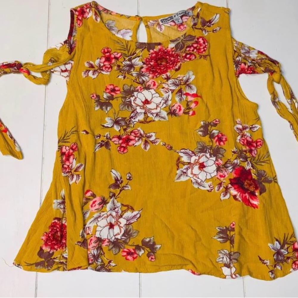 Gypsies & Moondust Floral Top Size Small